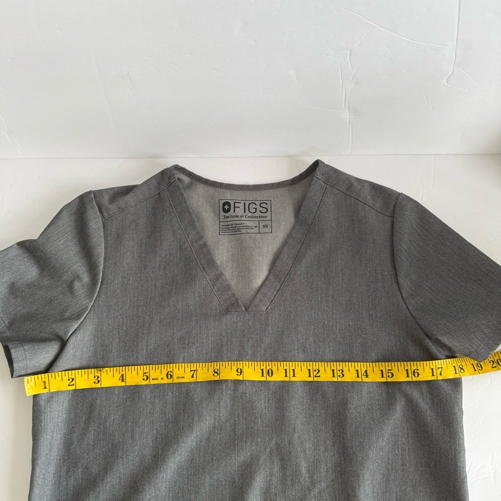 Figs Casma Three Pocket Scrub Top Women's XS Gray Medical Massage - Picture 5 of 8